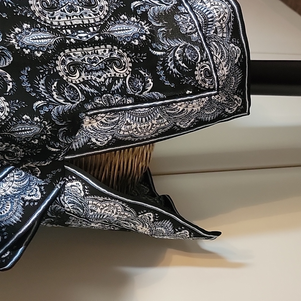 Max Studio szS Open Front Black White and Blue Ruana - Picture 4 of 8